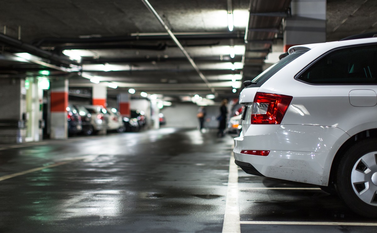 parking podziemny garaż miejsce parkingowe samochód