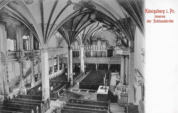 Zamkowe wnętrze - kościół - na pocz. XX w. Fot. Zamkowe wnętrze na pocz. XX w. Fot. Public domain, via Wikimedia Commons