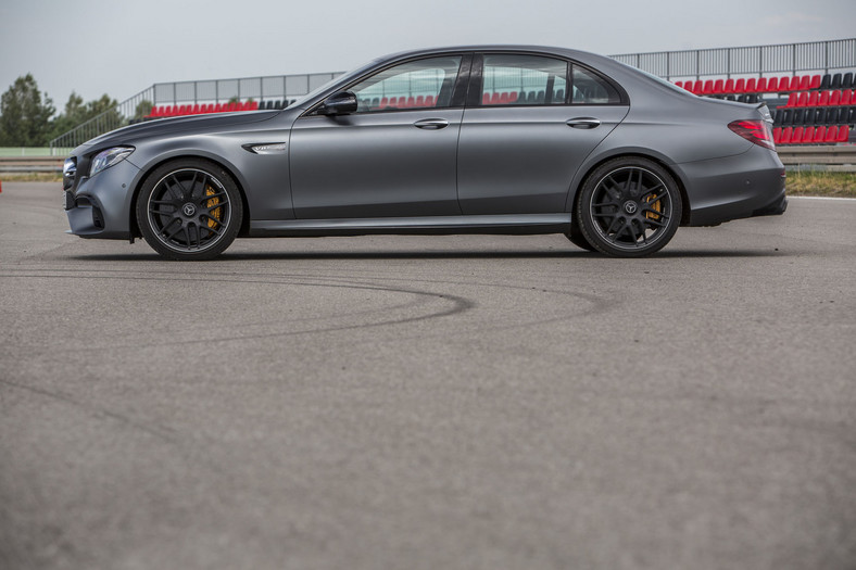 Mercedes-AMG E 63 S 4Matic+ - sportowiec o niewiarygodnych talentach