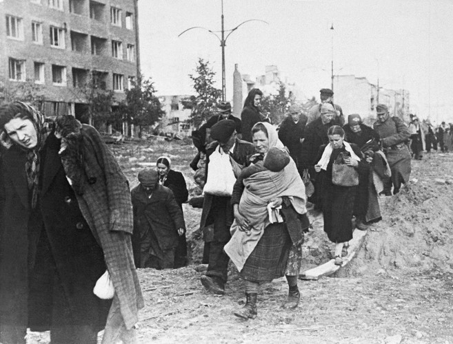 Powstanie Warszawskie na archiwalnej fotografii