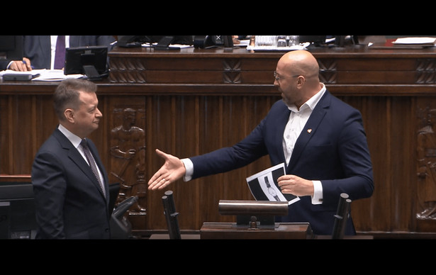 Podczas piątkowego posiedzenia Sejmu poseł Jakub Rutnicki z Koalicji Obywatelskiej (KO) poruszył temat afery zegarkowej w Ministerstwie Obrony Narodowej (MON)