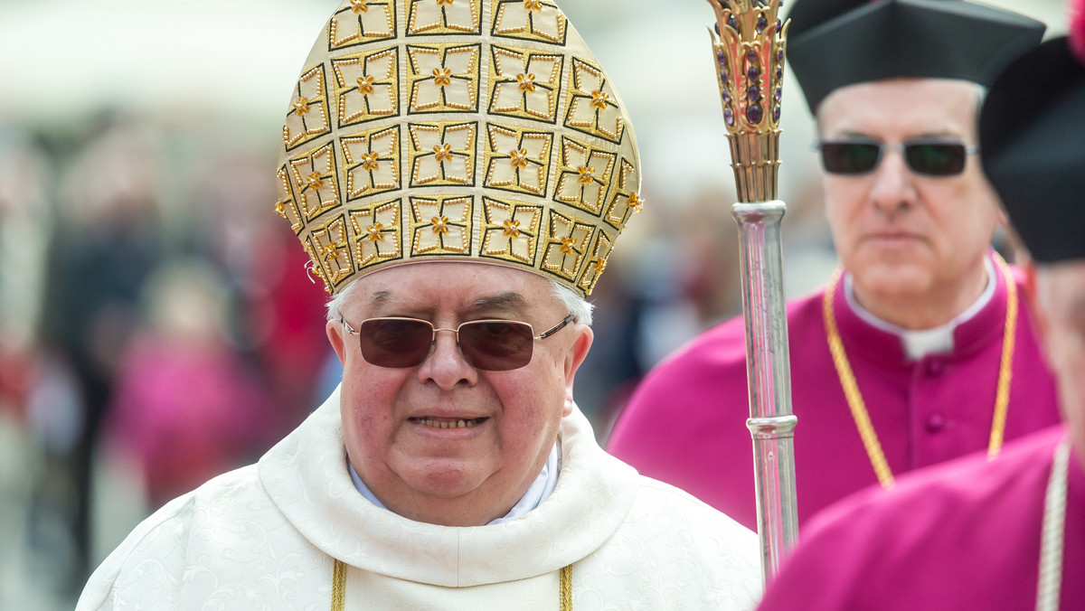 "Decyzja ta narusza wolność Kościoła" - pisze w liście do prezydenta Bydgoszczy biskup Jan Tyrawa. Jego zdaniem brak możliwości bezpośredniego dojazdu do katedry, siedziby kurii i jego mieszkania utrudni m.in. uczestnictwo w nabożeństwach i organizację spotkań - podaje "Gazeta Wyborcza".