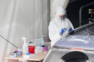 Horban: W tej chwili mamy do czynienia z odmianą wirusa, która łatwiej zakaża