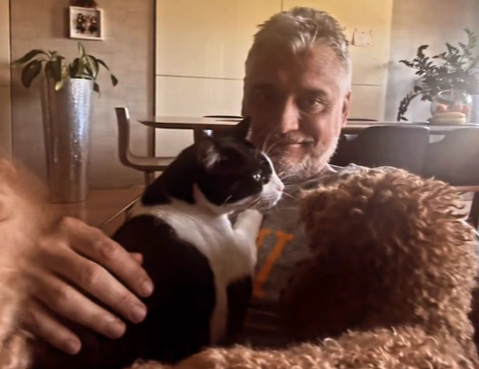 Čeda Jovanović u domu sa ljubimcima