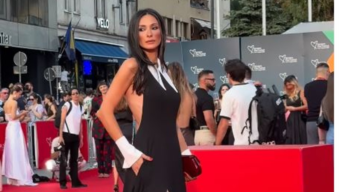 Manekenka Džejla Glavović na crvenom tepihu Sarajevo film festivala u haljini Verice Rakočević