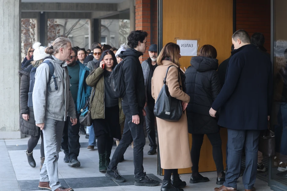 Porodice žrtava masakra u OŠ "Vladislav Ribnikar" 