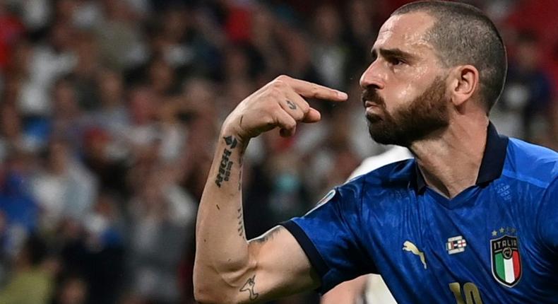 Le défenseur italien Leonardo Bonucci célèbre son but contre l'Angleterre lors de la finale de l'Euro 2020.