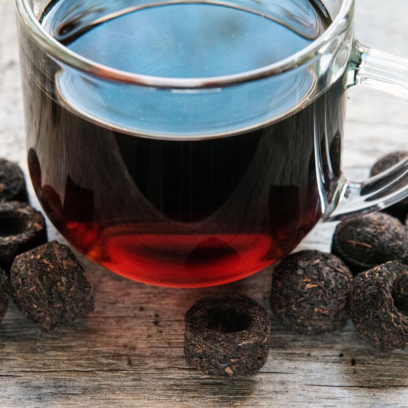 Czerwona herbata - rodzaje, właściwości, przeciwwskazania. Jak parzyć  czerwoną herbatę?
