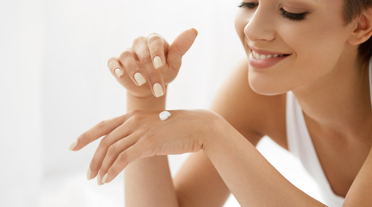 Kézfejünk bőre is gyakori és megfelelő gondoskodást igényel. / Fotó: Shutterstock 