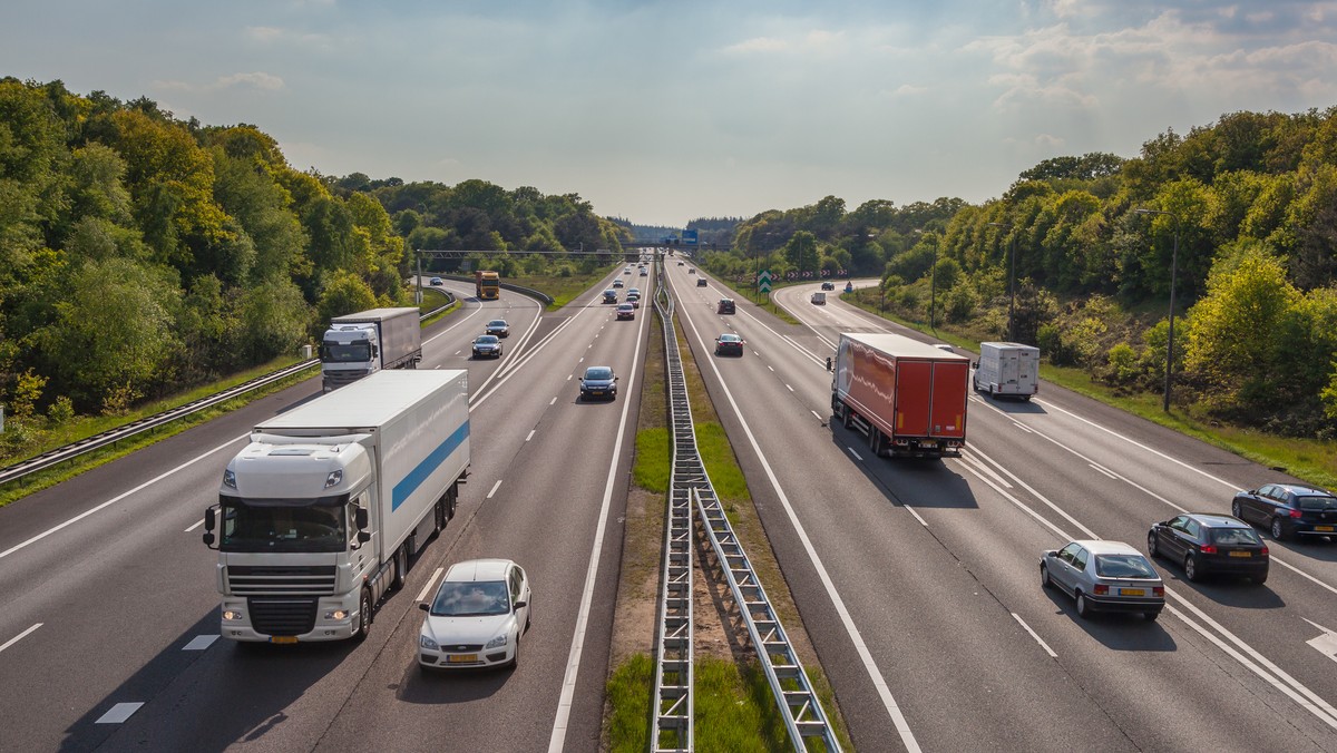 Trzy oferty złożono w ponownym przetargu na budowę węzła Niepołomice na autostradzie A4 w Małopolsce, który poprawi dojazd do tego miasta i znajdującej się w nim strefy gospodarczej. Podobnie jak poprzednio, wszystkie przewyższają założony budżet inwestycji.