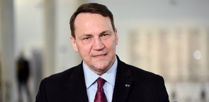 Sikorski o strasznych doniesieniach z Ukrainy. "To jest wynikiem tego, że Putin przegrywa tę wojnę"