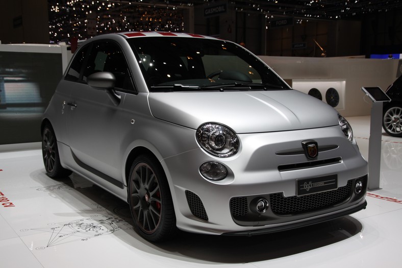 Abarth 695 Fuori Serie Record (Genewa 2013)