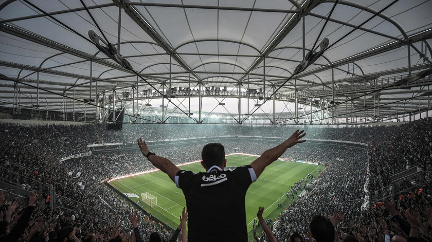 Besiktas ma nowy stadion. Doszło do zamieszek przed pierwszym meczem