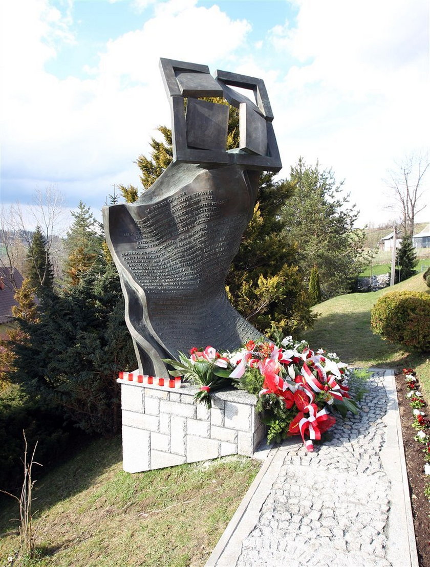 Pomnik ofiar katastrofy smoleńskiej w Zakopanem. Foto