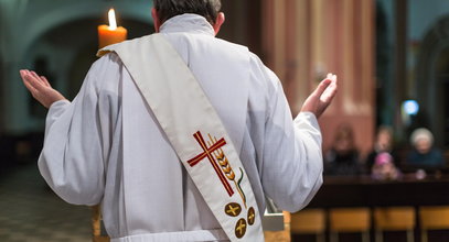 Młody chłopak pobił księdza. Gdy wyznał, dlaczego policjantom opadły szczęki