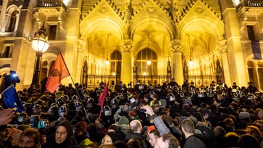 Demonstracje w Budapeszcie. Przyczyną zmiany w kodeksie pracy