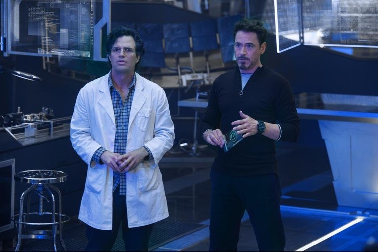 Robert Downey Jr. i Mark Ruffalo w filmie 'Avengers: Czas Ultrona'