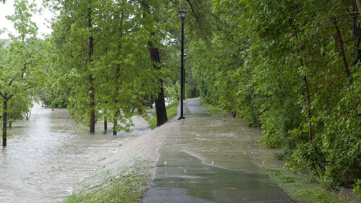 W związku ze stałą poprawą sytuacji hydrologicznej i meteorologicznej oraz systematycznym zmniejszaniem się stanu wody w zlewniach Warty i Pilicy wojewoda łódzki odwołał pogotowie przeciwpowodziowe, które obowiązywało od piątku w całym regionie.