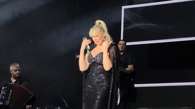 Suzana Jovanović plače na nastupu