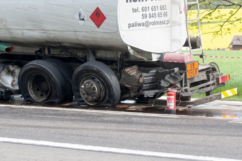 Tragiczny wypadek z udziałem karetki. Nie żyją dwie osoby, cztery są ranne