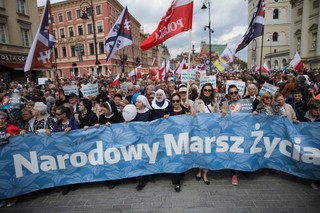 Narodowy Marsz Życia w Warszawie. Tak wyglądał pochód [ZDJĘCIA]