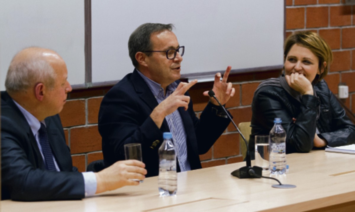Prodziekan Wydziału Prawa i Administracji Uniwersytetu Warszawskiego prof. dr hab. Tomasz Giaro, gość Akademii Sukcesu redaktor Tomasz Sianecki oraz zastępca redaktora naczelnego Dziennika Gazety Prawnej Dominika Sikora-Malicka