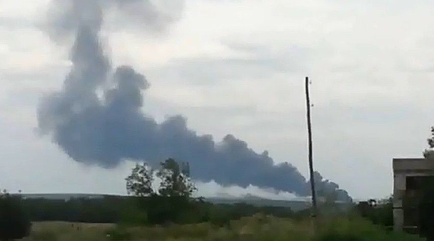 Dim se diže na mestu pada malezijskog aviona na granici Ukrajine i Rusije