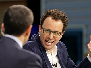 Dario Amodei podczas The New York Times DealBook Summit 2025