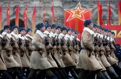 Rosjanie uczcili klęskę Hitlera. W starym komunistycznym stylu