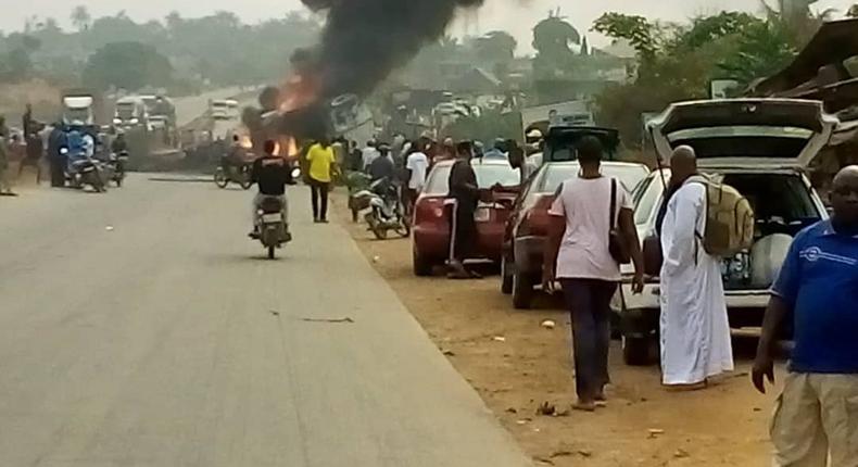 Fuel tanker explodes on Ore-Benin Expressway in Ondo State (TheHopeNewspaper)