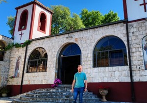 Dinča se posvetio veri