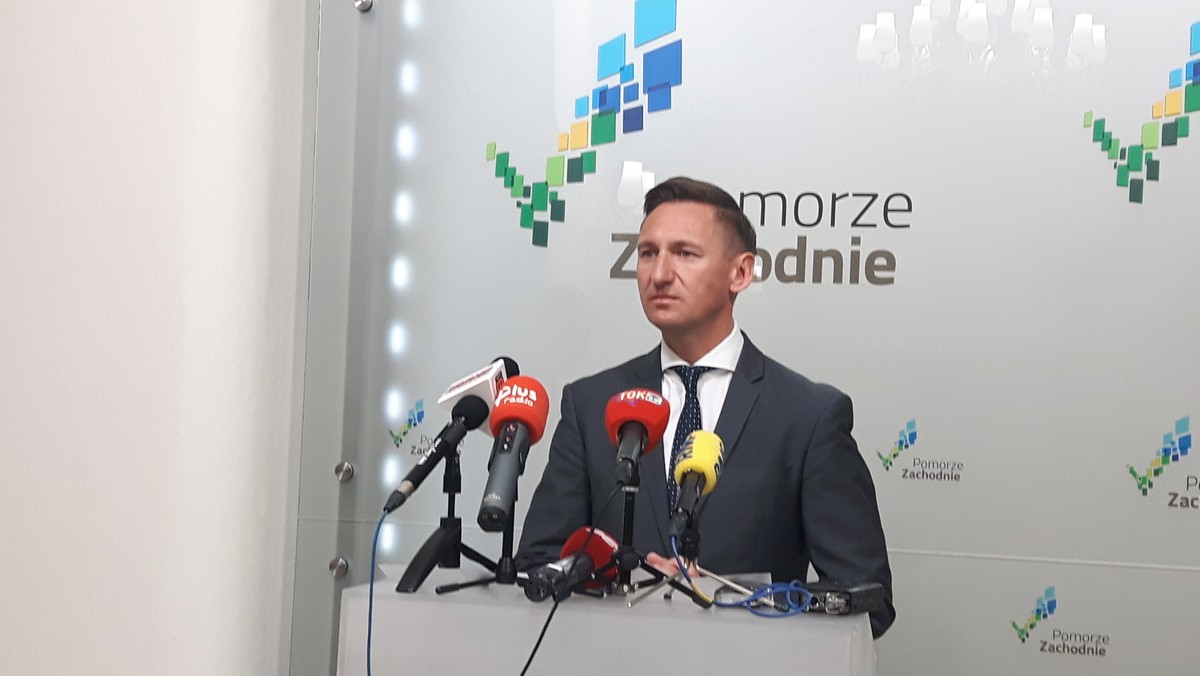 Tuż przed długim weekendem majowym prezydent Andrzej Duda podpisał ustawę nowelizującą Prawo ochrony środowiska. Ta decyzja wywołała burzę wśród samorządowców. - To zamach na samorządność i polityka łupienia stanowisk i pieniędzy - mówi ostro marszałek województwa zachodniopomorskiego, Olgierd Geblewicz.