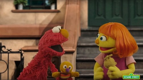 Hatalmas előrelépés! Ő Julia, az első autista Muppetet