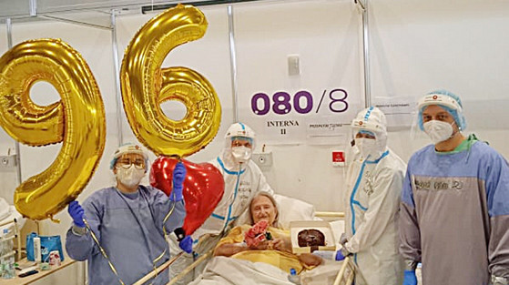 Wyprawili pacjentce 96. urodziny w szpitalu covidowym