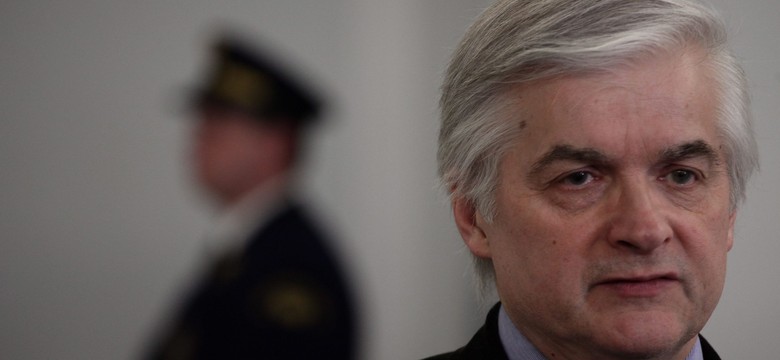 Cimoszewicz o bohaterach skandali na listach: Kompromitują partię