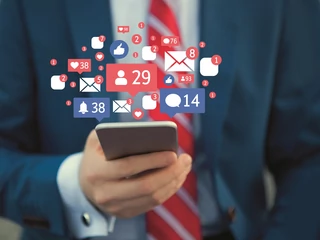Aplikacje popularnych mediów społecznościowych są często wykorzystywane do tworzenia profili internautów, co później pozwala wyświetlić im odpowiednie reklamy