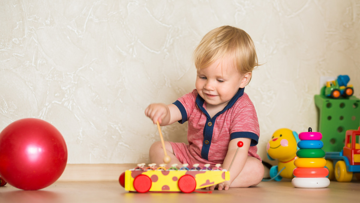 Zabawy dla rocznego dziecka — sensoryczne i kreatywne zabawy
