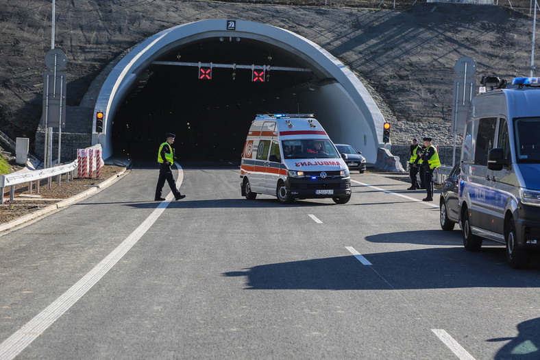 Ćwiczenia w tunelu drogi S7 na Zakopiance