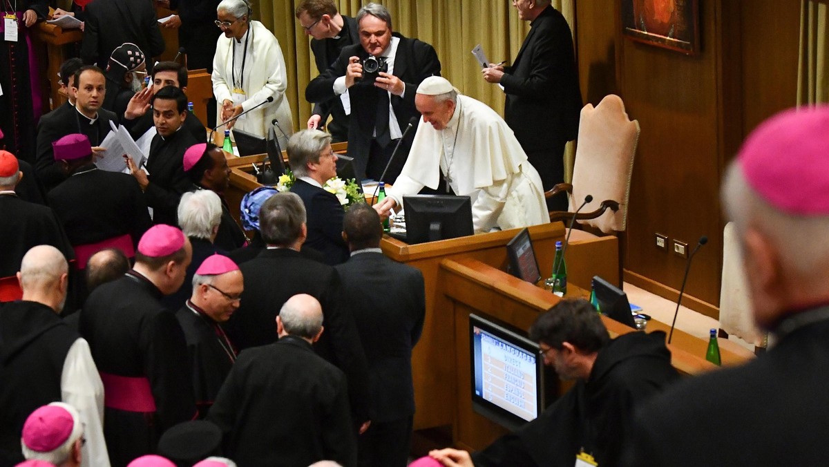 - Na twarzy papieża Franciszka wypisany był smutek i zatroskanie, były łzy - powiedział Marek Lisiński z Fundacji "Nie lękajcie się", zrzeszającej ofiary pedofilii w Kościele katolickim, który spotkał się w Rzymie z papieżem. - Zobaczyłem człowieka, który oddaje mi wyrazy wielkiego szacunku – mówił gość programu Newsweek Opinie.