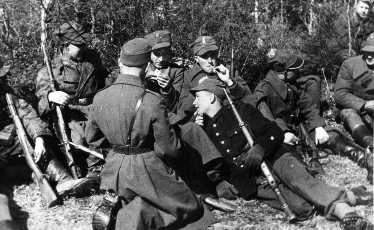 Żołnierze 27 Wołyńskiej Dywizji Piechoty AK (fot. autor nieznany, źródło: Michał Fijałka, "27. Wołyńska Dywizja Piechoty AK", Instytut Wydawniczy Pax, Warszawa 1986)