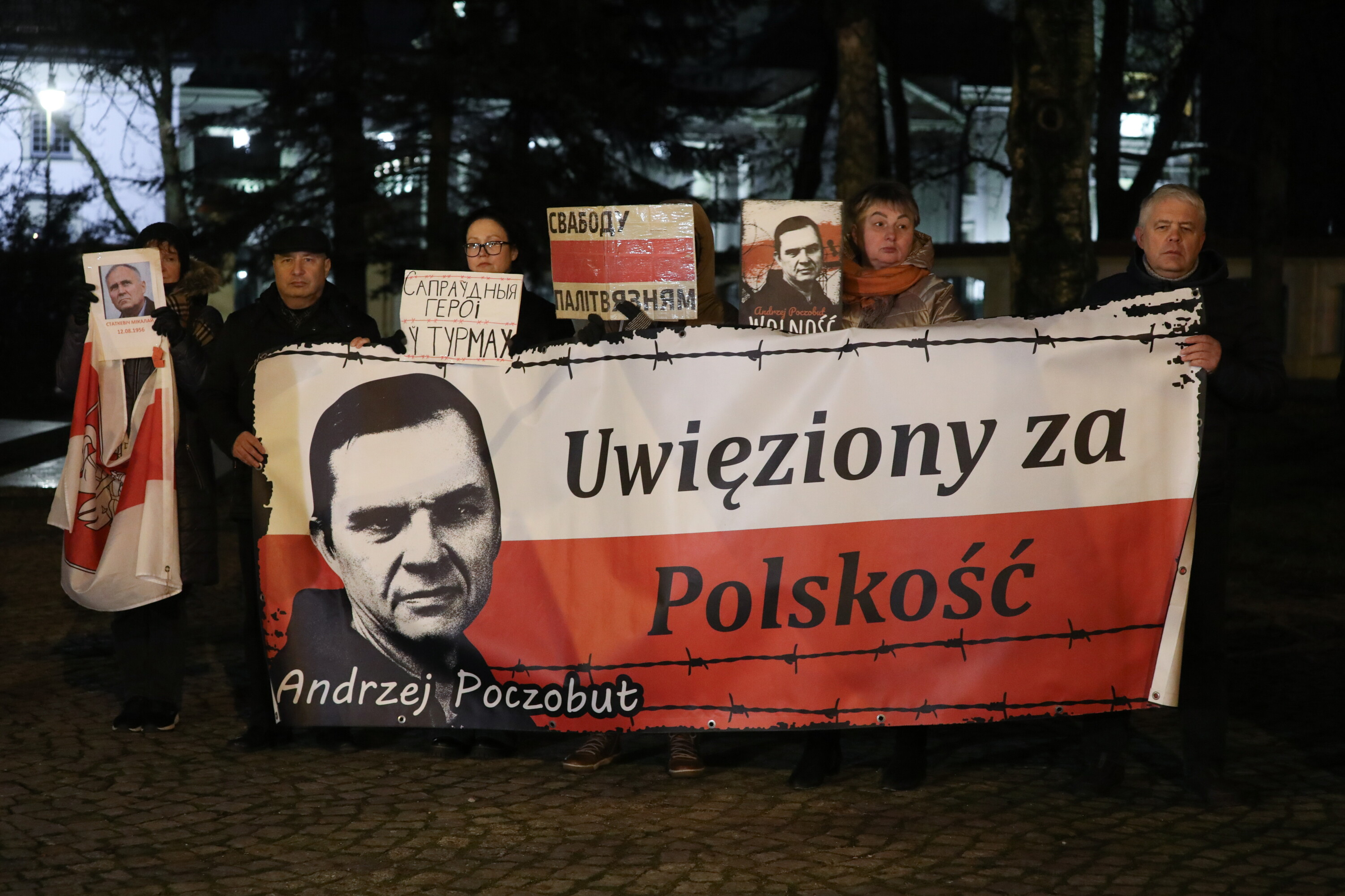 Polski dziennikarz 'zakładnikiem numer jeden': Mimo nagrody przez cały czas w więzieniu