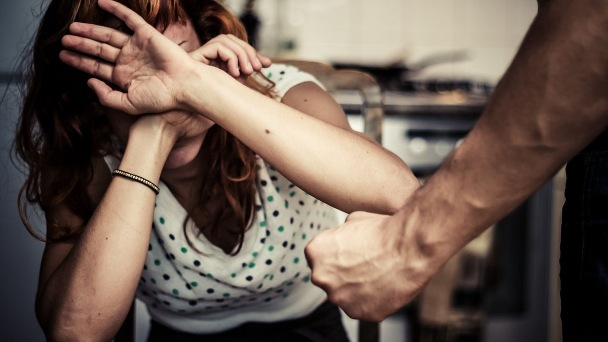 Nawet 500 kobiet rocznie ginie przez przemoc domową. Wstrząsające wideo