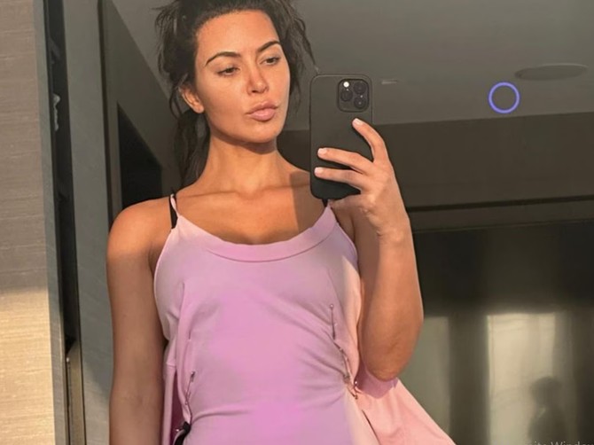 Kim Kardašijan objavila selfi, jezivi detalj u pozadini uplašio sve
