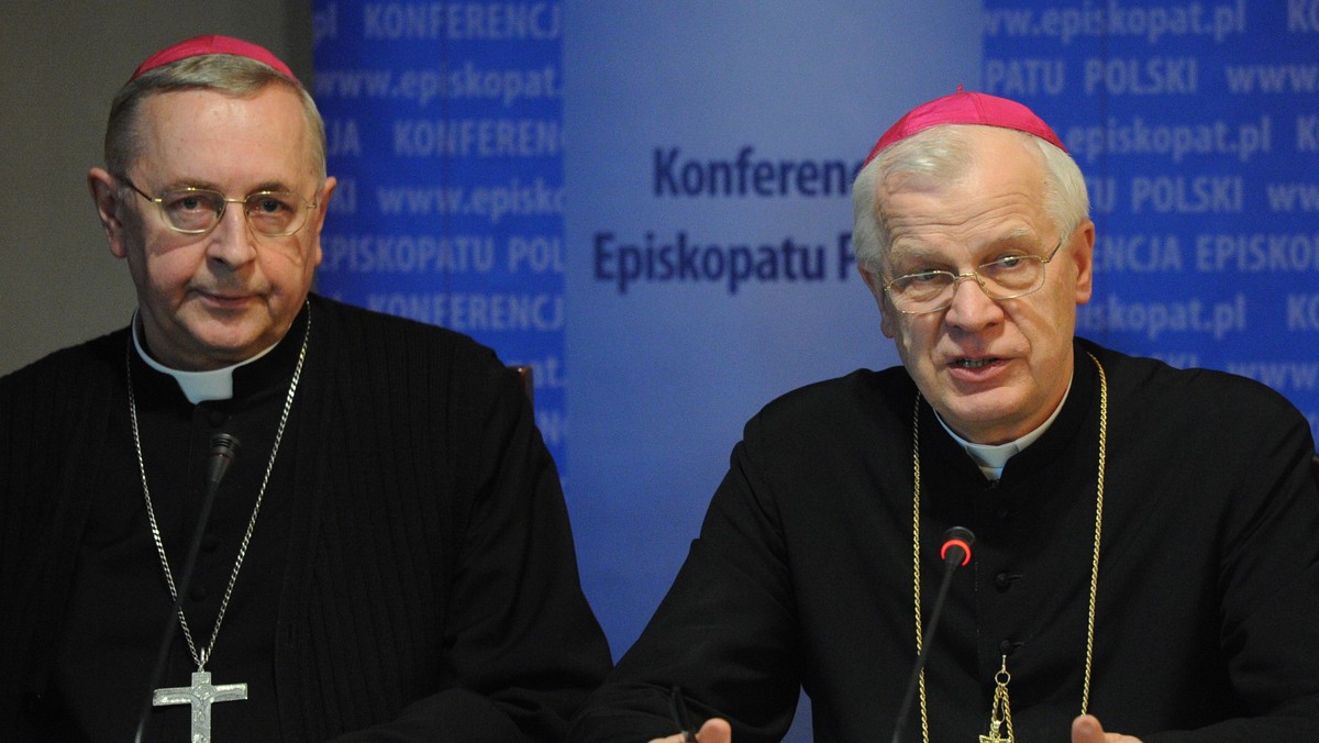 Episkopat domaga się przywrócenia religii do ramowego planu nauczania w szkołach - oświadczył zastępca przewodniczącego Konferencji Episkopatu Polski abp Stanisław Gądecki. Duchowni mówili o "zamęcie" jaki wprowadziło wykreślenie zajęć z religii z rozporządzenia dot. ramowego nauczania.