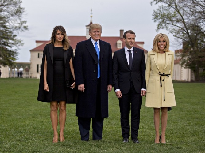 Melania i Donald Trumpowie oraz Emmanuel i Brigitte Macronowie