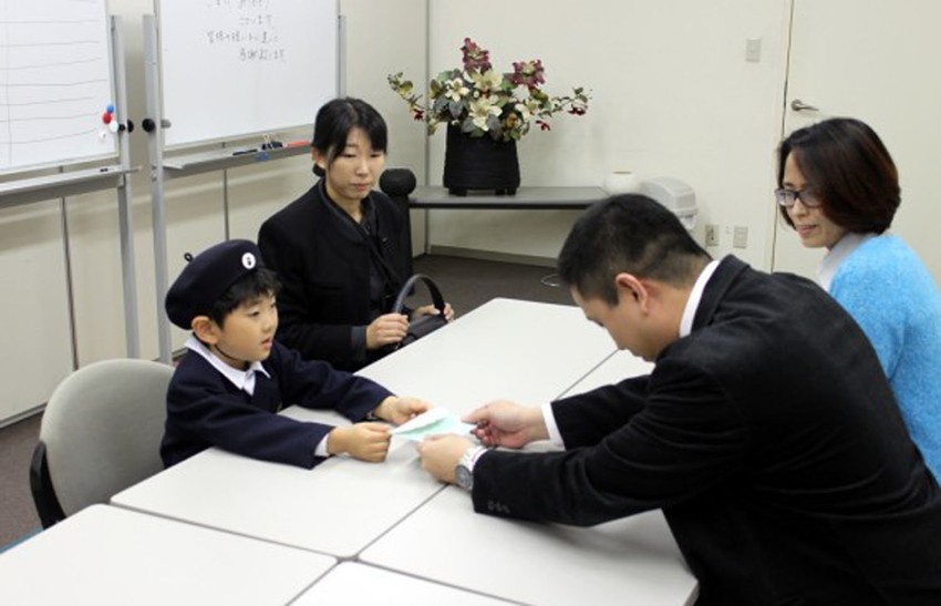 Šoiči Kondoh predaje ušteđeni džeparac