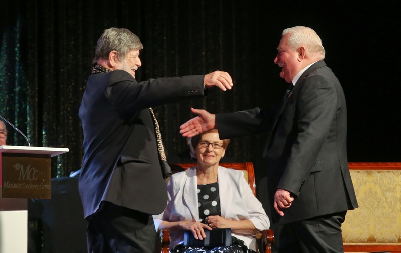 Szewach Weiss na urodzinach Lecha Wałęsy