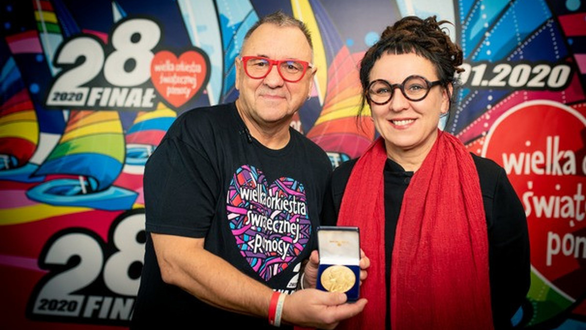 Olga Tokarczuk przekazała replikę Medalu Noblowskiego na aukcję WOŚP
