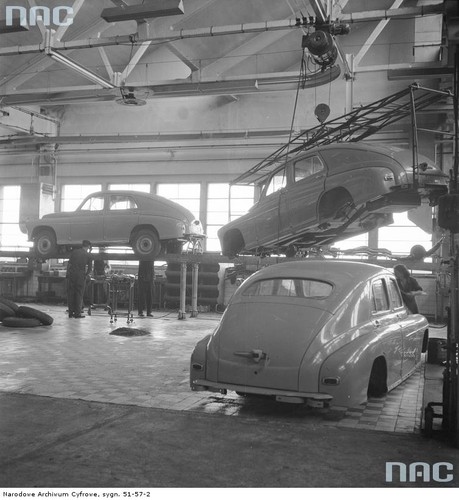 Hala montażowa -samochody marki Warszawa model M20