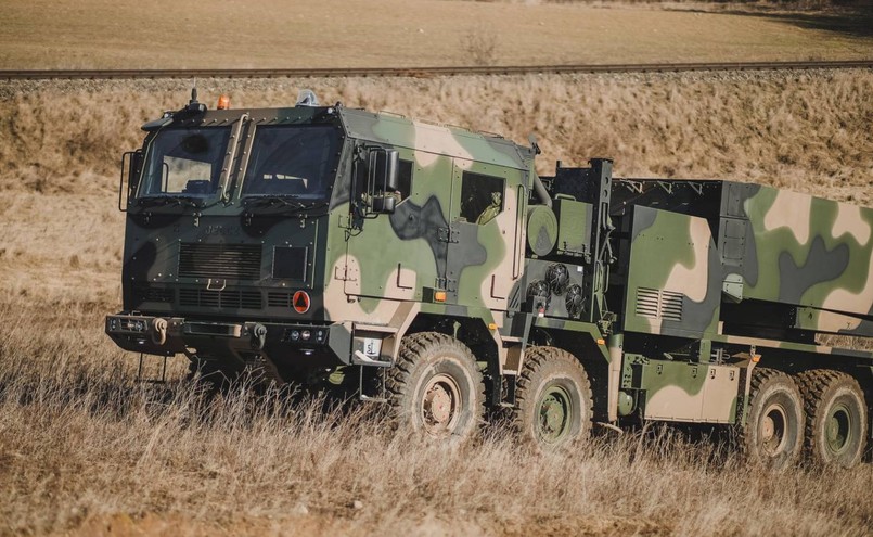 Jelcz z napędem 8x8 uzbrojony w wyrzutnię Homar-K, czyli koreańską K239 Chunmoo